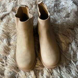 Tan booths size 7 1/2 never worn